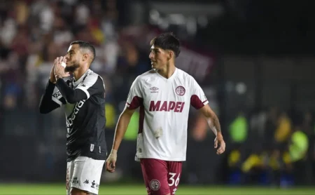 Vasco da Gama Empata com Lanús: Torcida Questiona Eficiência no Ataque