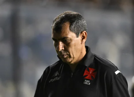 Carille lamenta oscilação do Vasco: "Não vejo linearidade em nossas atuações"