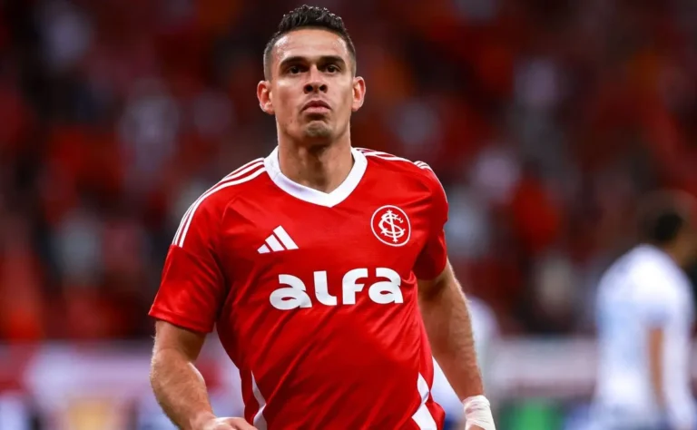 Internacional e Nacional empatam na Libertadores e Borré celebra desempenho ofensivo.