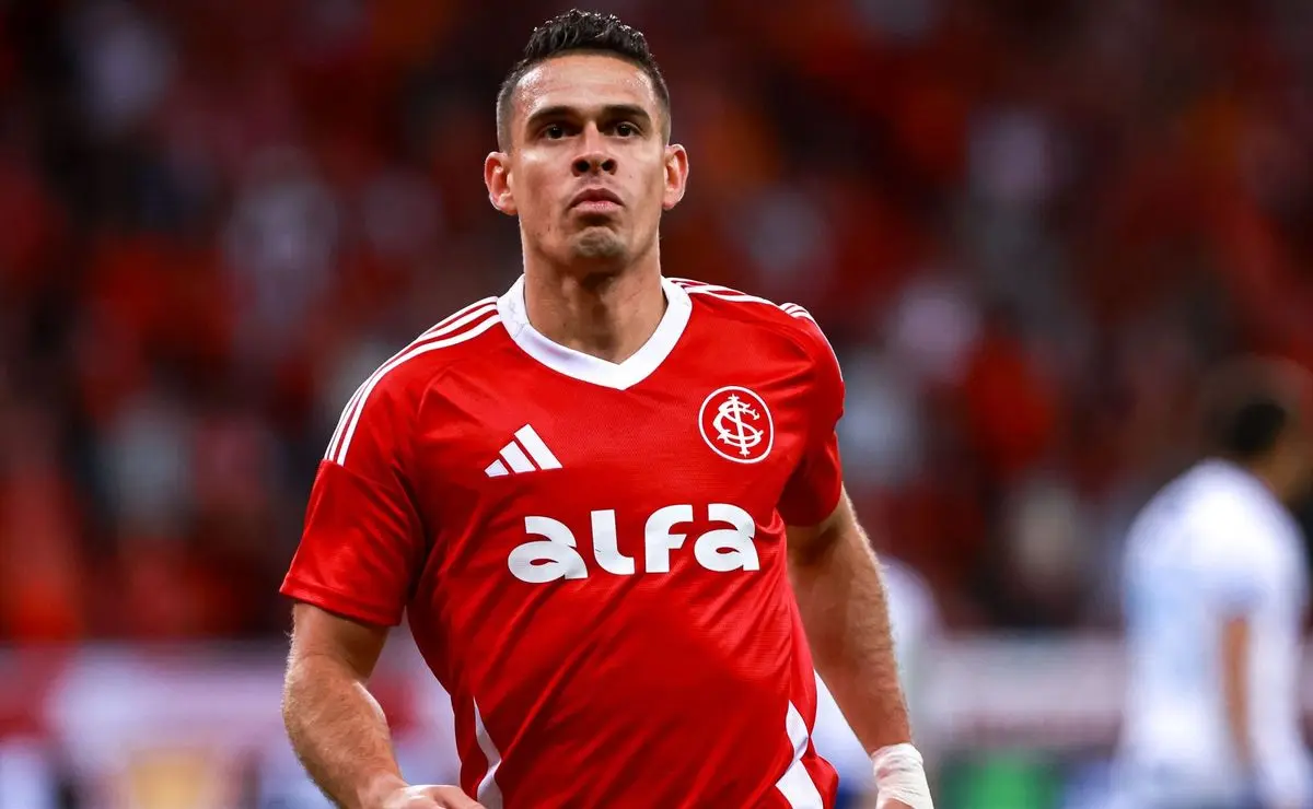 Internacional e Nacional empatam na Libertadores e Borré celebra desempenho ofensivo.
