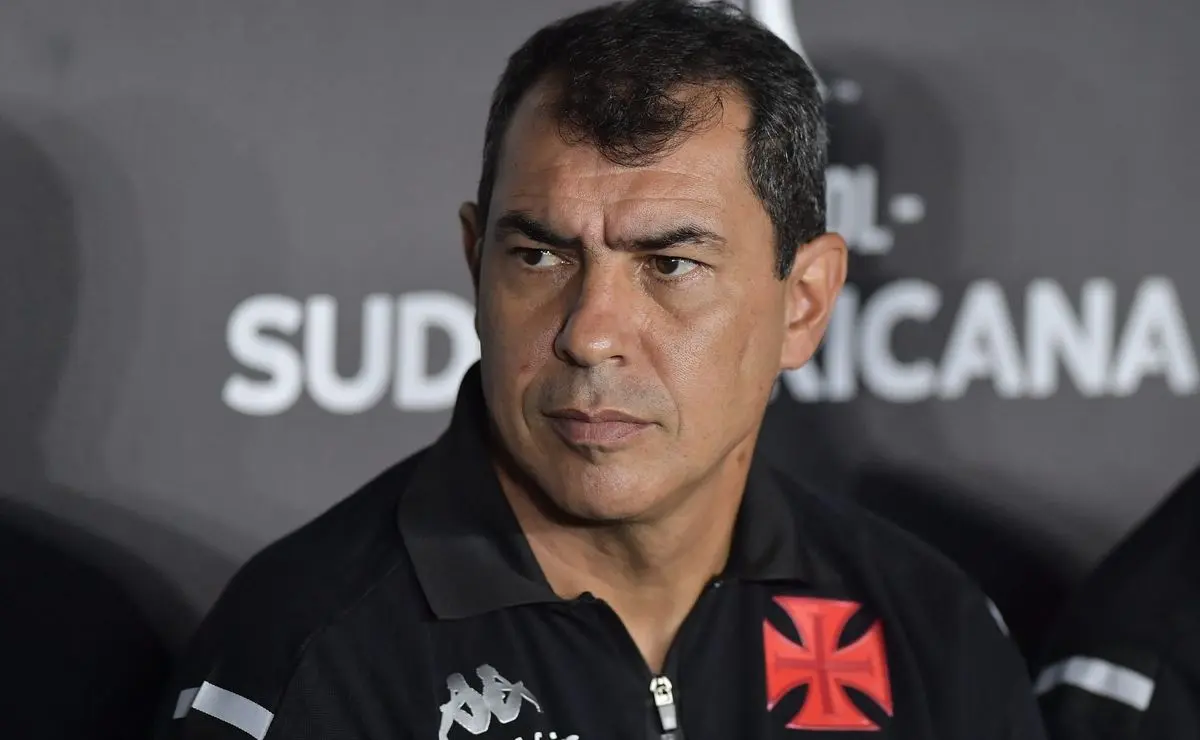 Carille sob pressão: Derrota para o Lanús na Sul-Americana intensifica crise e Pedrinho é cobrado no Vasco