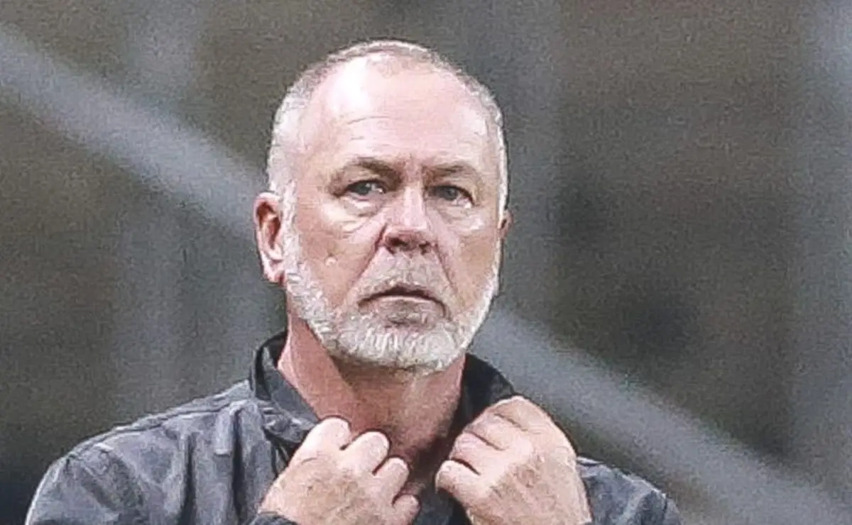 Gustavo Martins pode deixar o Grêmio: Mano Menezes corre risco de perder zagueiro para o exterior