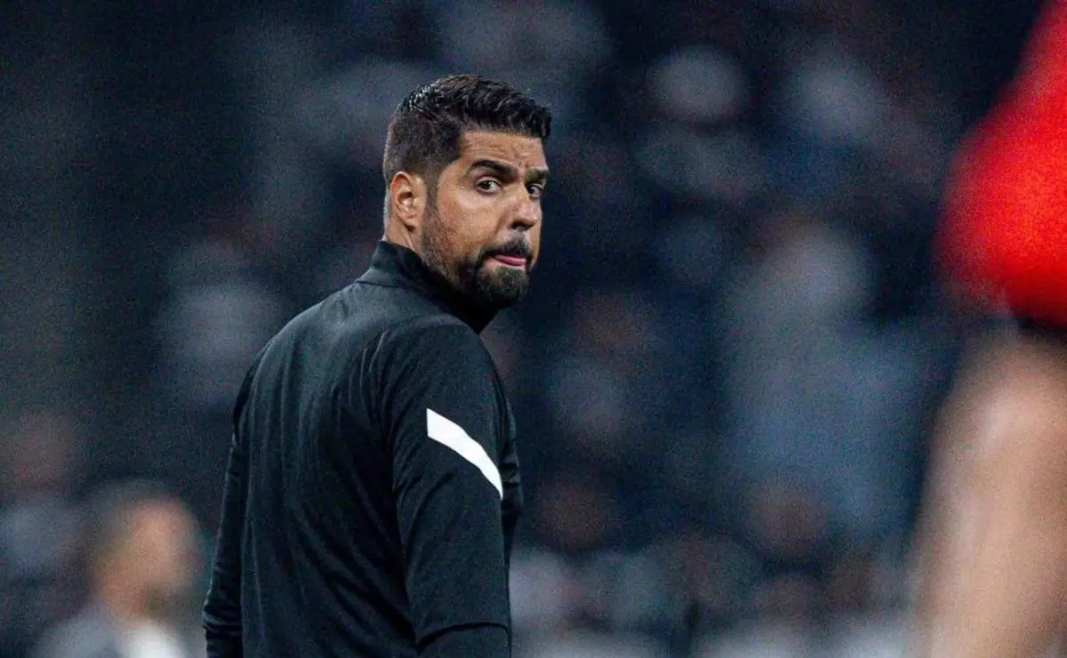 António Oliveira no Santos: Treinador aceita desafio e aguarda