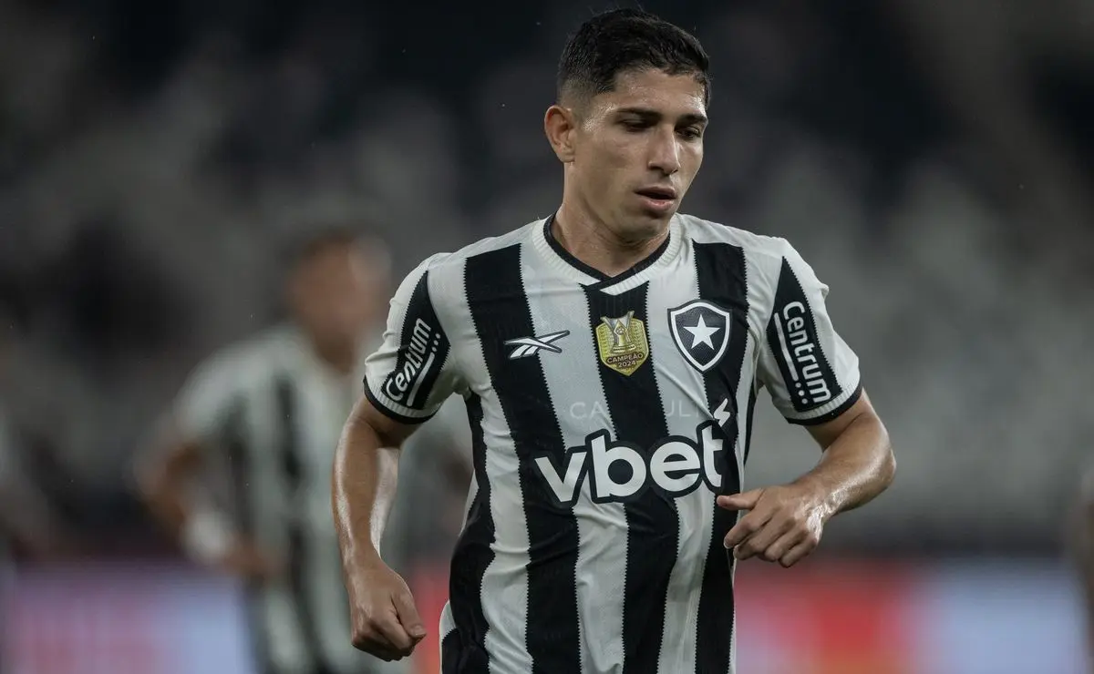 Savarino repete desempenho discreto de 2025 no futebol brasileiro