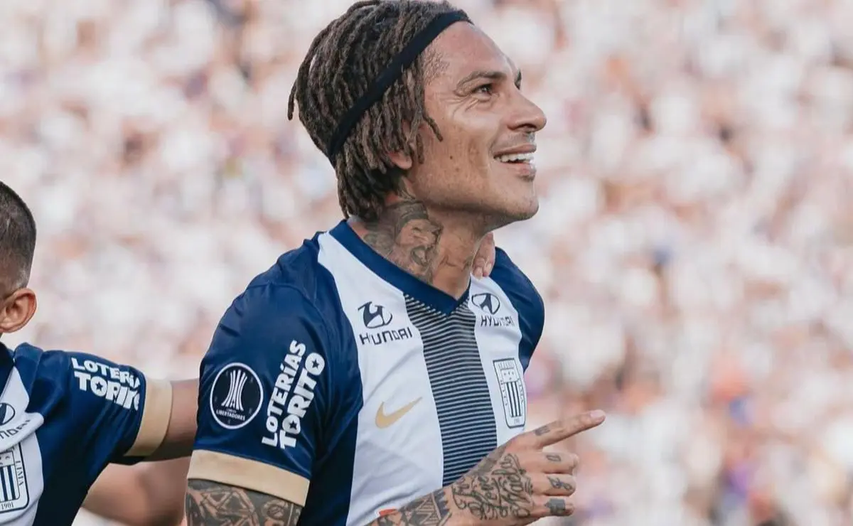 Guerrero Brilha na Libertadores: Ex-Internacional Protagoniza Atuação Memorável