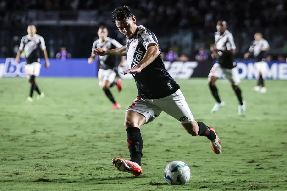 Cansaço em maratona de jogos: Titulares sentem, e Vasco sofre com banco curto