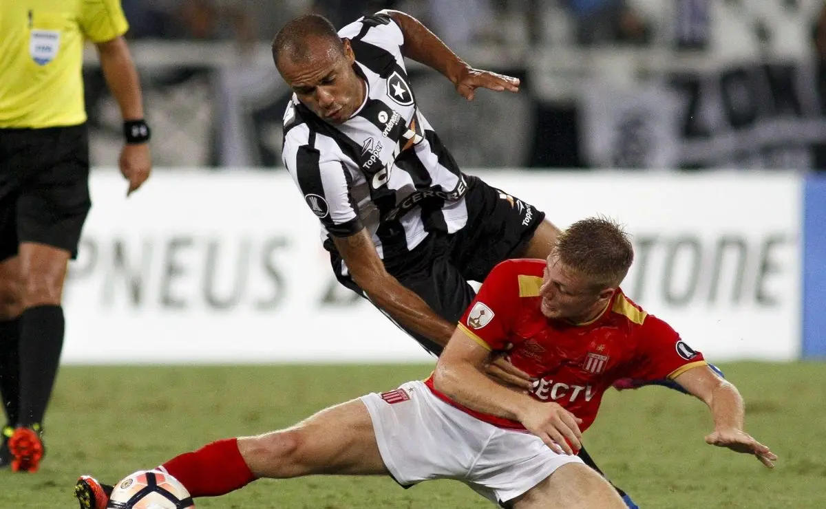 Botafogo busca vitória inédita contra o Estudiantes em La Plata
