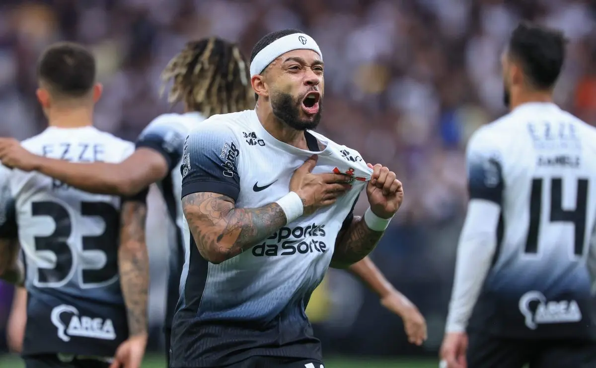 IA prevê vitória do Corinthians sobre o Racing na Sul-Americana com Memphis Depay.