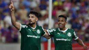 Flaco López assume artilharia no Palmeiras e mira ofuscar Vitor Roque