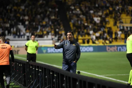 Declaração de Zé Ricardo Após Derrota do Criciúma: "Não Tivemos Adversário"
