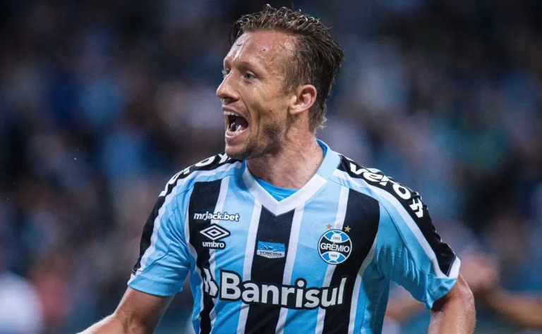 Lucas Leiva celebra retorno de Mano Menezes ao Grêmio e recorda passagem memorável
