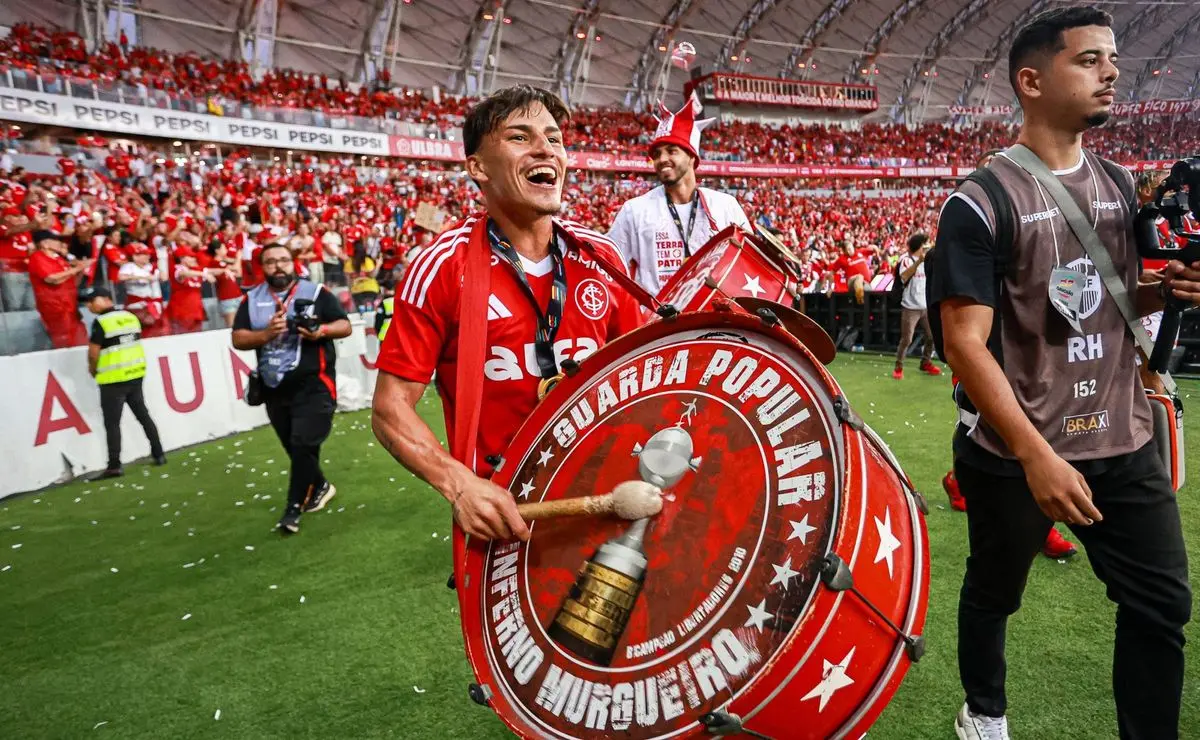 Internacional Reforça Defesa: Bernabei Mantido e Lateral-Esquerdo Blindado