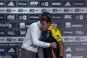 Atlético-MG: cúpula desvaloriza fala de Cuca sobre investimento e expõe bastidores