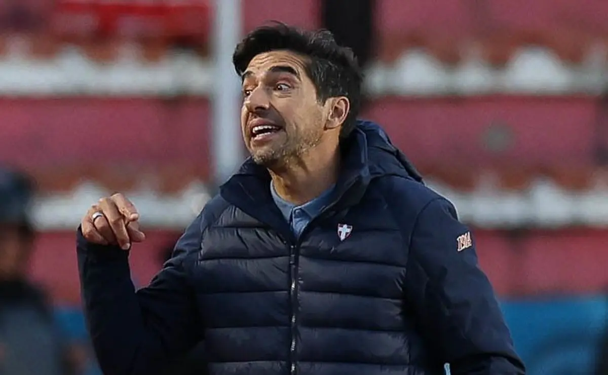 Abel Ferreira: Aclamação no Palmeiras Após Conquista na Bolívia e as Brincadeiras da Torcida Sobre o "Pacto"