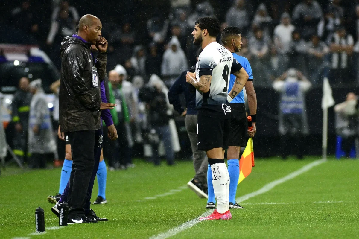 Análise: interino mostra garra, mas Corinthians necessita urgente de técnico efetivo