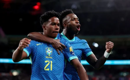 CBF aprova novo uniforme da Seleção: azul é abolido.