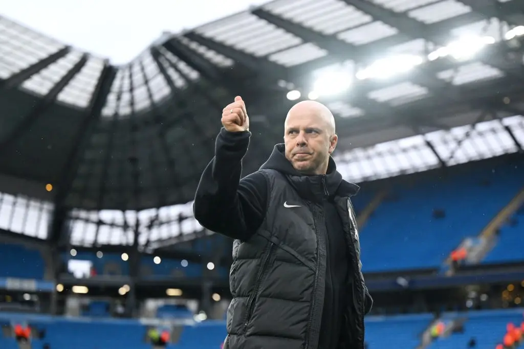 Slot mantém cautela apesar da iminência do título da Premier League: "Ainda há trabalho"