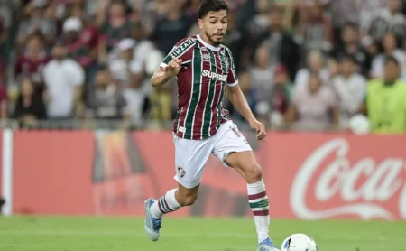 Nonato brilha no Fluminense e evolui sob o comando de Renato Portaluppi