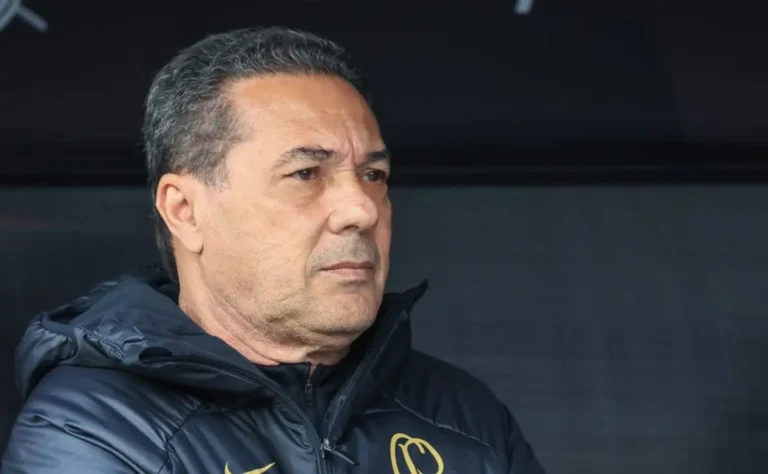 Santos Busca Carpini e Luxemburgo em Meio a Série de Recusas de Técnicos