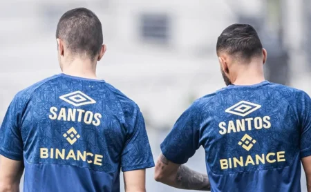Torcida Organizada do Santos Invade CT e Exige Explicações de Guilherme, Pituca e Outros; Dirigente se Esconde no Banheiro