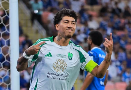 Firmino comemora vaga do Al-Ahli na final da Champions asiática: "Almejamos muito o título"