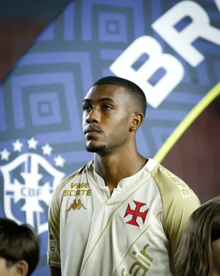 Vasco planeja valorizar Rayan visando venda estratégica para estabilidade financeira