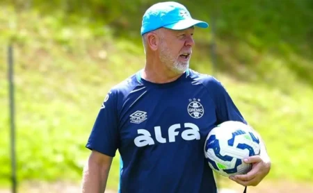 Mano Menezes Finaliza Treino do Grêmio para Definir Equipe Contra o CSA na Copa do Brasil Betano
