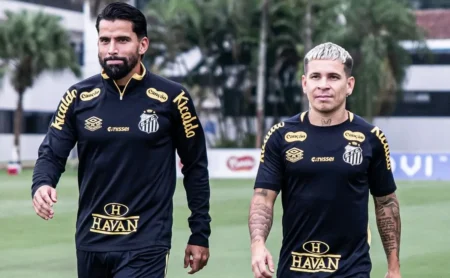 Santos: Xavier testa e trio entra na equipe principal