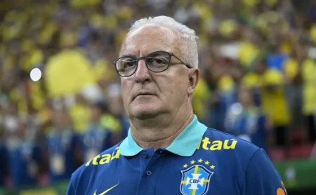 Dorival Júnior foca em atacante e meio-campista no Corinthians, enquanto Fabinho Soldado elabora estratégia
