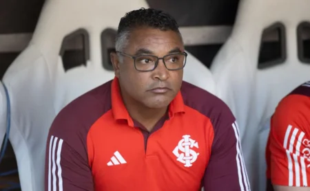 Empate no Maracanã: Torcida Colorada Aponta Roger Machado como Culpado