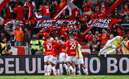 Internacional vence e avança às oitavas da Copa do Brasil com empate