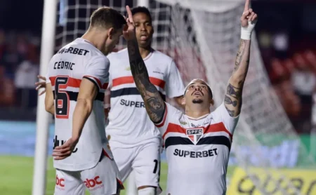 São Paulo reverte placar contra o Náutico e busca empate na volta