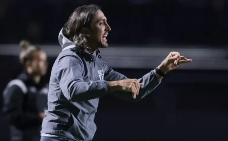 Zubeldía lamenta resultado magro ante o Náutico no jogo de ida da Copa do Brasil: “Poderíamos ter…”