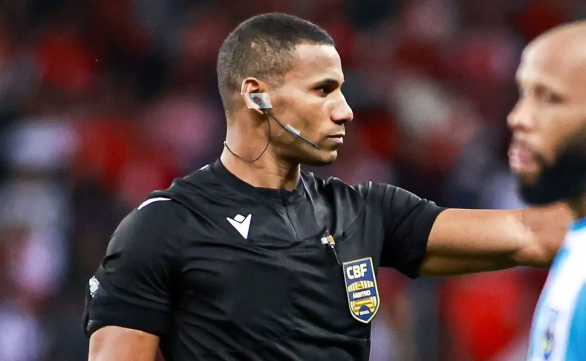 Deboche do Internacional: VAR e Árbitro são alvos após gol de Gustavo Prado.