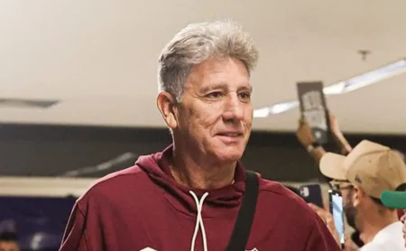 Renato explica o motivo da reserva de jogadores do Fluminense: “O problema é…”