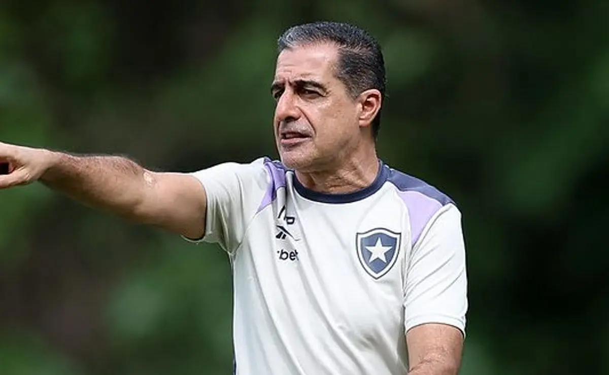 Botafogo: Paiva planeja poupar jogadores e Mastriani no time titular