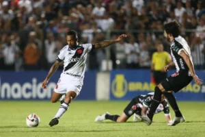 Alex Teixeira Reencontra Cenário Glorioso no Vasco com Apoio de Felipe
