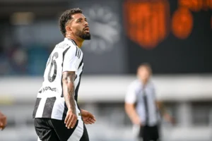 Douglas Luiz Responde às Críticas na Juventus: "Não Estou Aqui a Passear"