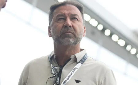 Augusto Melo sob ataque da torcida do Corinthians em protestos: "Podcast em excesso, futebol em falta"