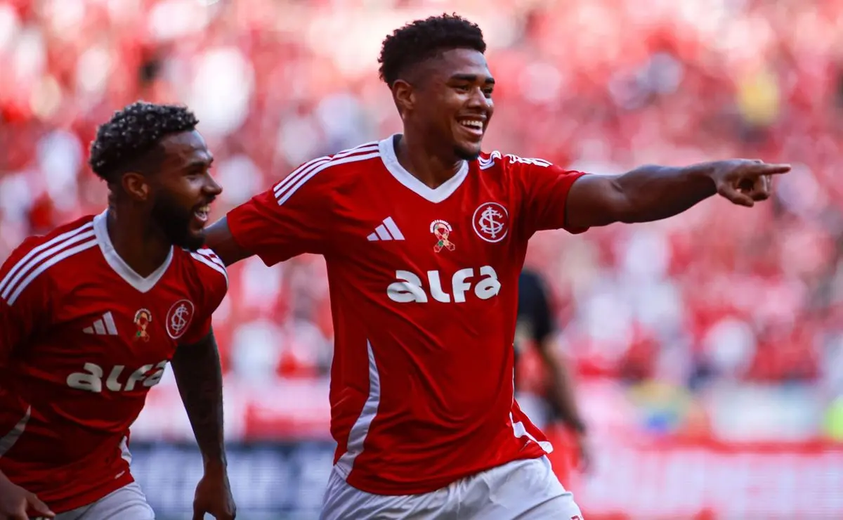 Victor Gabriel Brilha na Defesa do Internacional em Vitória Contra o Maracanã