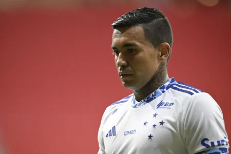 Dudu Retorna ao Cruzeiro para Treinos, Futuro Ainda Incerto