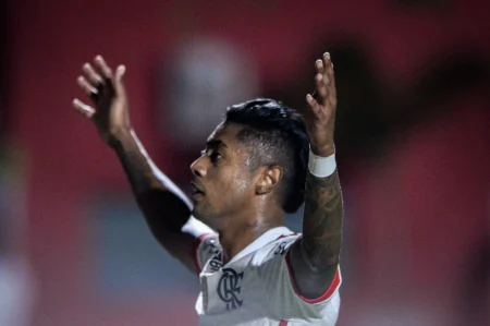 Bruno Henrique em alta: craque do Flamengo atrai milhões no Cartola