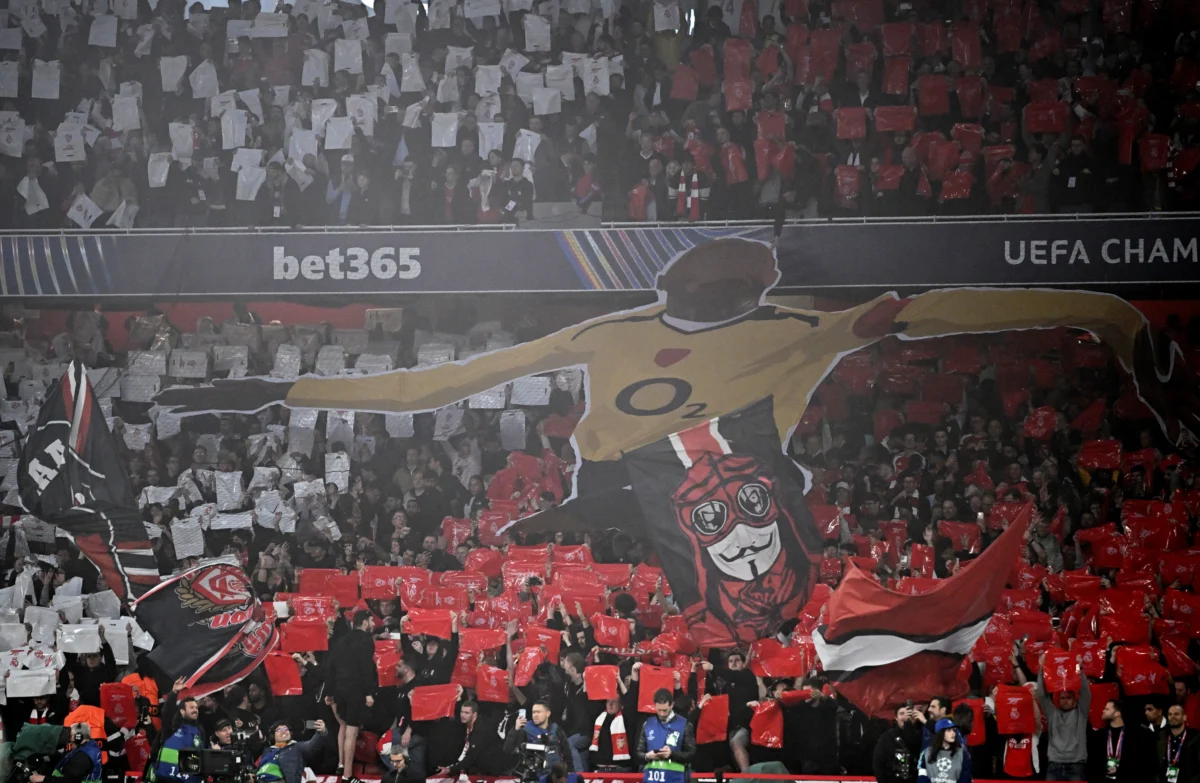 Arsenal: Mosaico em homenagem a Henry omite detalhe; confira