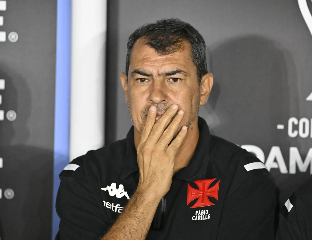 Pressão Aumenta no Vasco: Carille Tem Apoio do Elenco, Mas Enfrenta Vaias Após Vitória