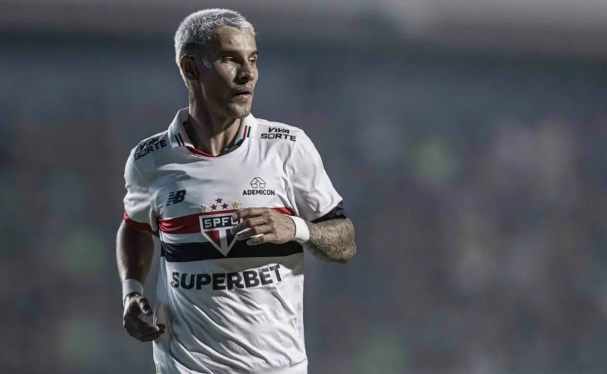 Neto provoca Ferreirinha do São Paulo e faz promessa inusitada ao vivo: “De tanguinha”