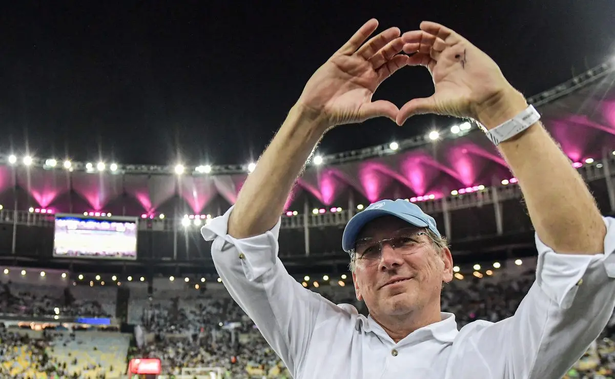 Botafogo: Presidente exalta John Textor e analisa as finanças do clube.