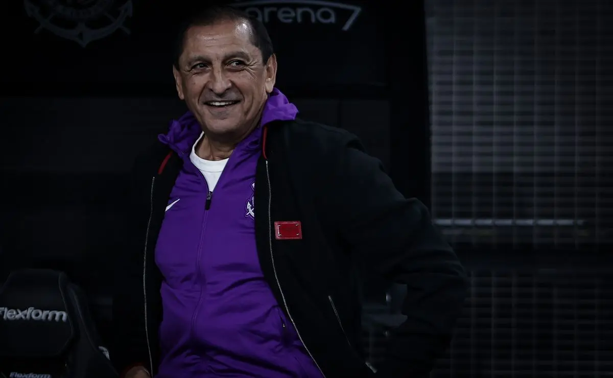 Augusto Melo Inicia Limpeza no Elenco: Renato Santos Emprestado pelo Corinthians ao Atlético-GO