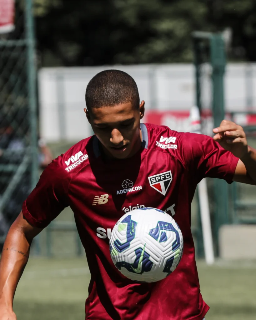 Henrique Carmo: Chances em 2024? Atacante soma apenas uma partida sob comando de Zubeldía no São Paulo.