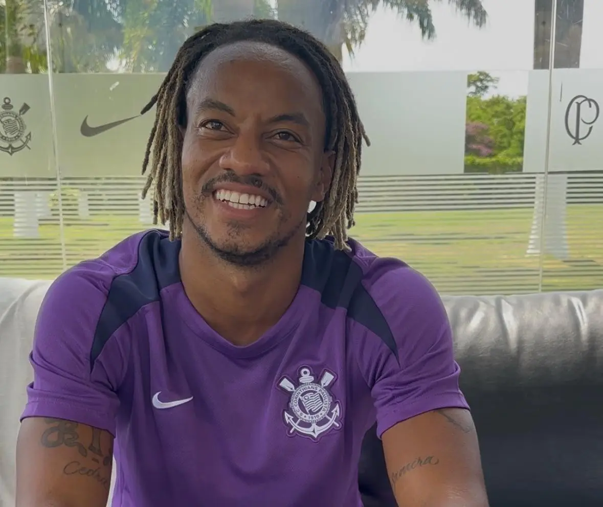 Carrillo constrói "seleção" ideal com argelino, peruanos e ausências do Corinthians
