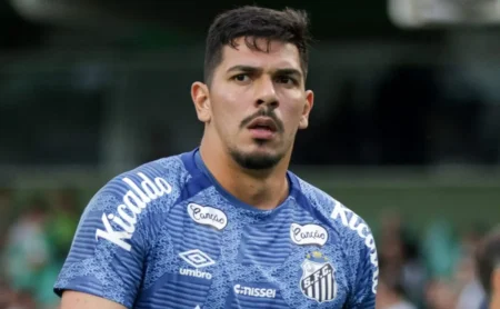 João Paulo Deixa o Santos Após 14 Anos e Desperta Interesse do Cruzeiro para o Meio do Ano